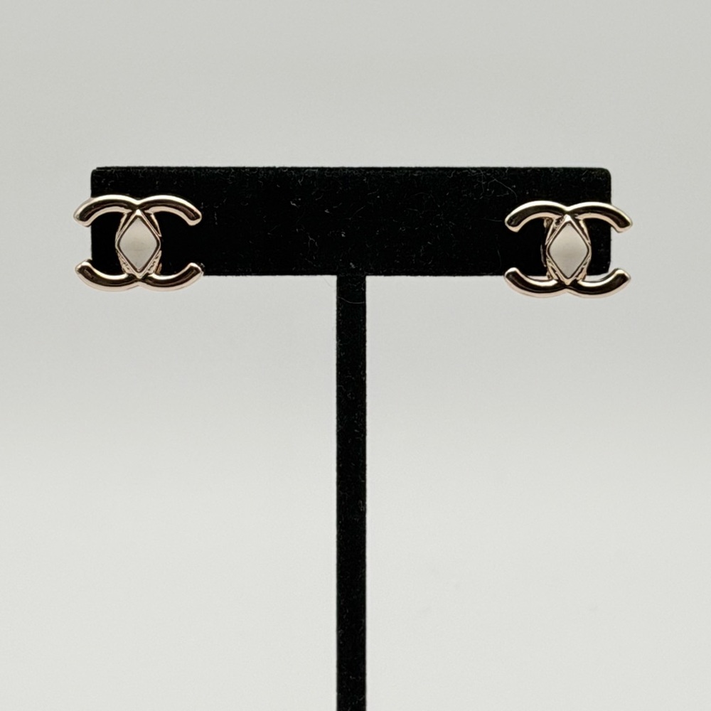 CHANEL CC LOGO STUD EARRINGS — GOLD TONE